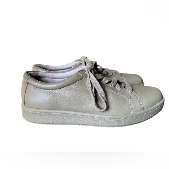 Eileen Fisher Cal Washed Green Leather Sneaker Size 7.5 - Picture 1 of 11